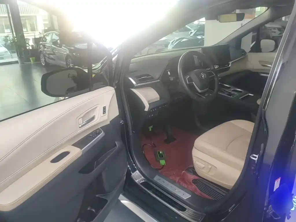 Toyota Granvia — миниатюра 16