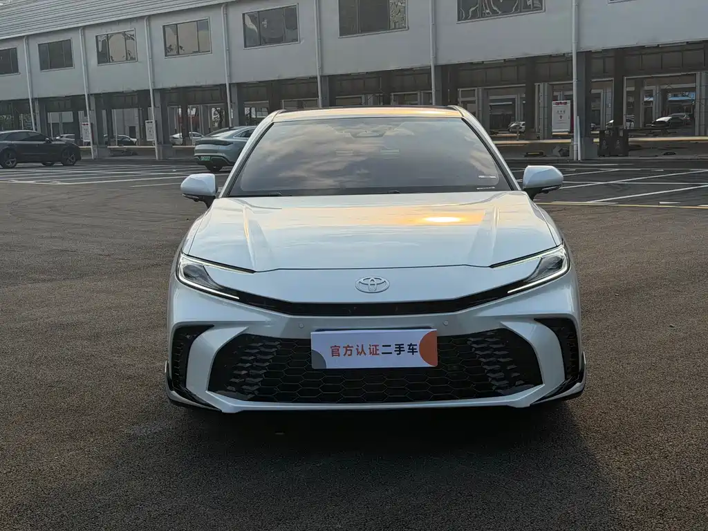 Toyota Camry — миниатюра 2
