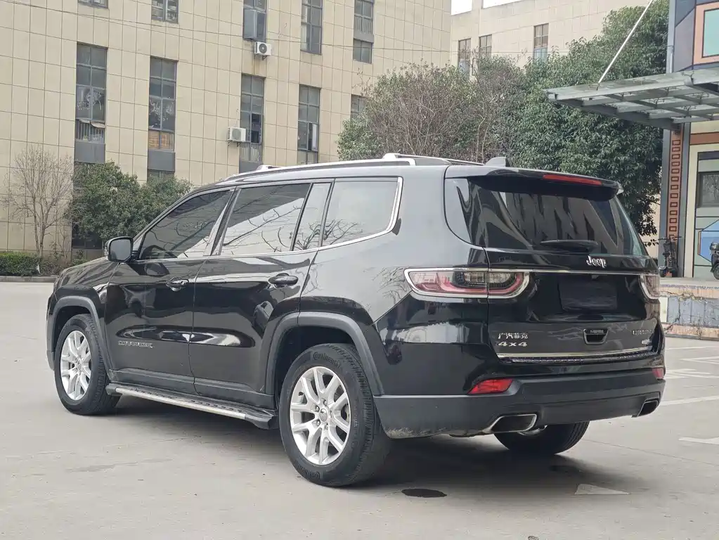 Jeep Commander — миниатюра 6