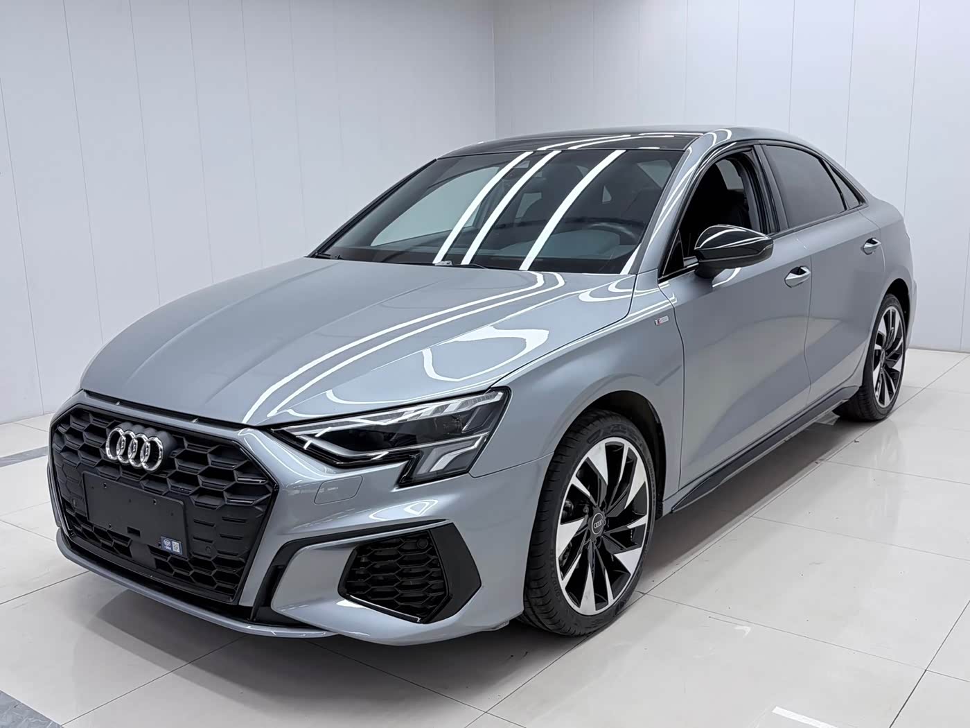 Audi A3 1.4 л 2023 г. Серебристо-серый, пробег 47000 км