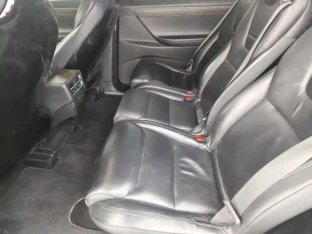 Tesla Model X — миниатюра 14