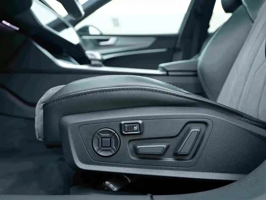 Audi A6L New Energy — миниатюра 12