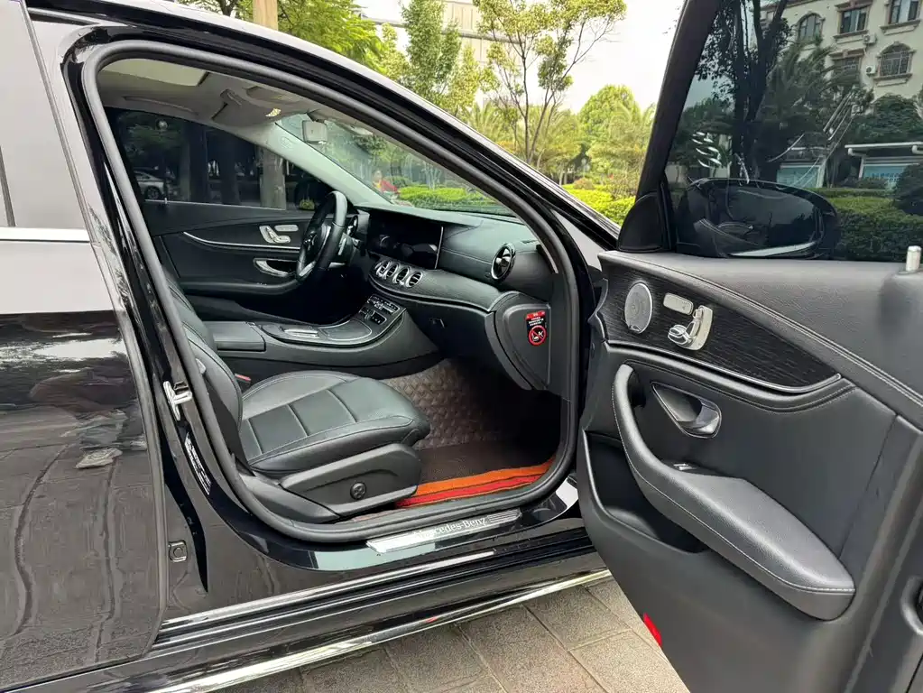 Mercedes-Benz E-Class — миниатюра 10