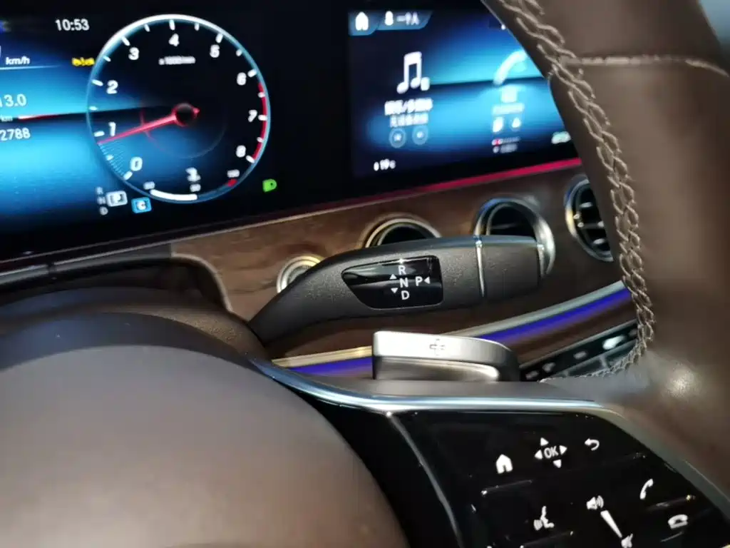 Mercedes-Benz E-Class — миниатюра 14