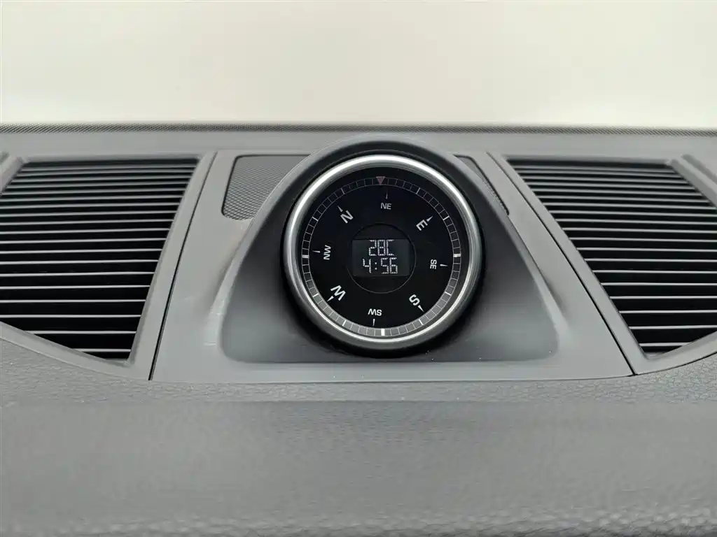 Porsche Macan — миниатюра 9