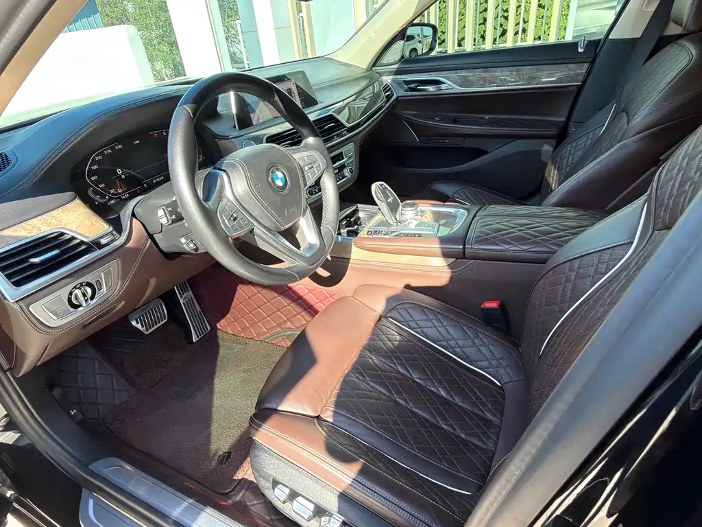 BMW 7 Series — миниатюра 7
