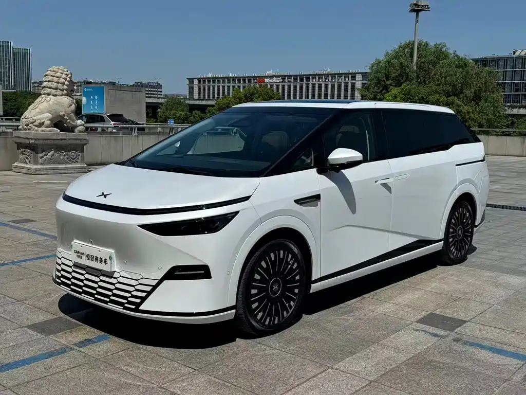 XPeng X9 2025