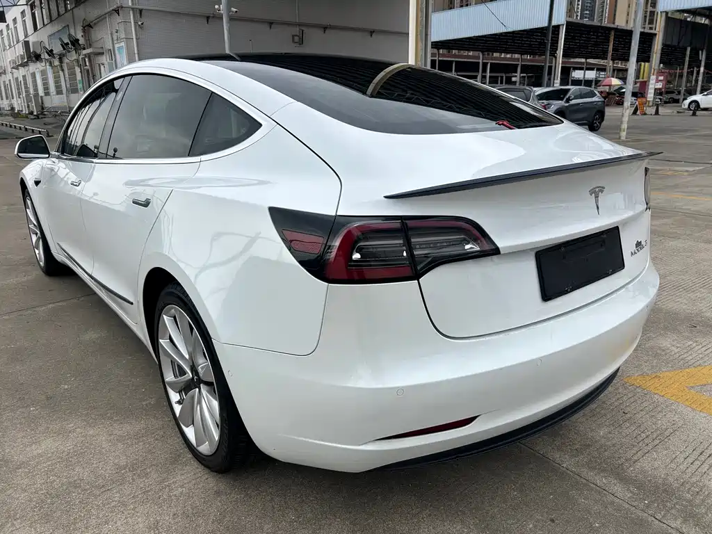 Tesla Model 3 — миниатюра 6
