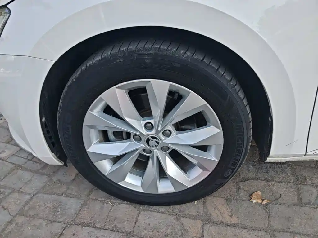 Skoda Superb — миниатюра 23
