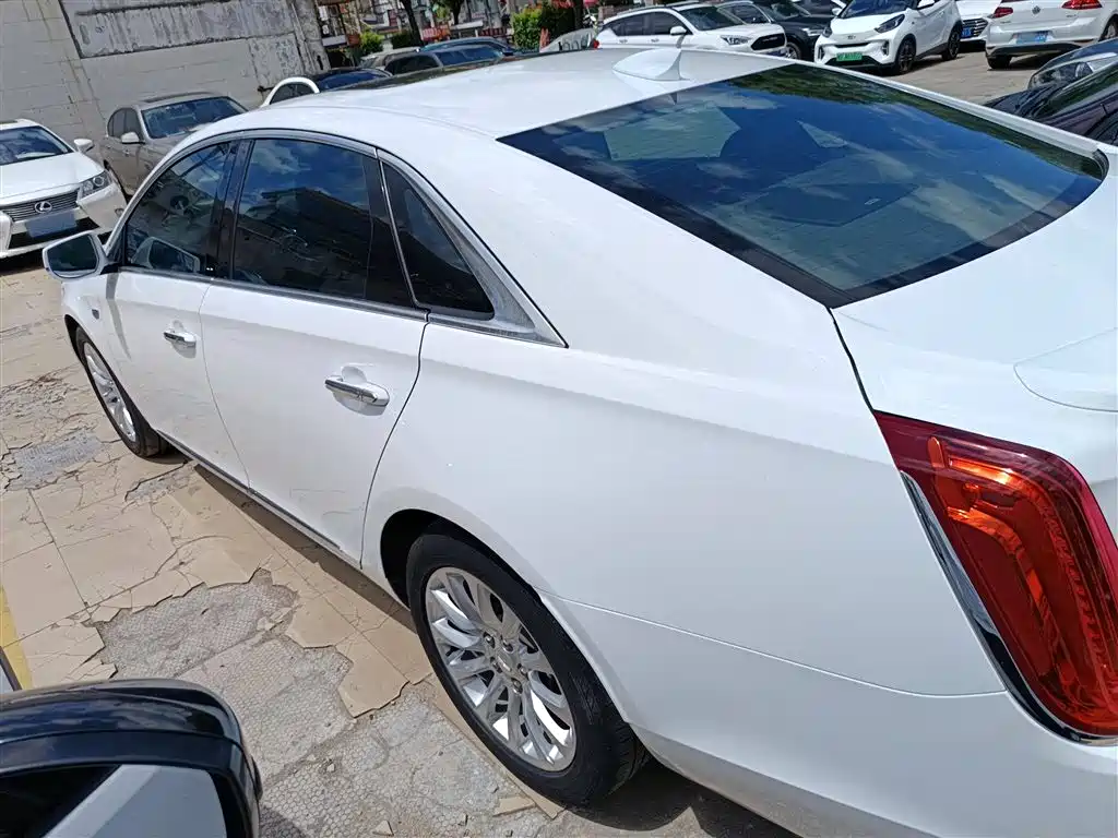CADILLAC  XTS