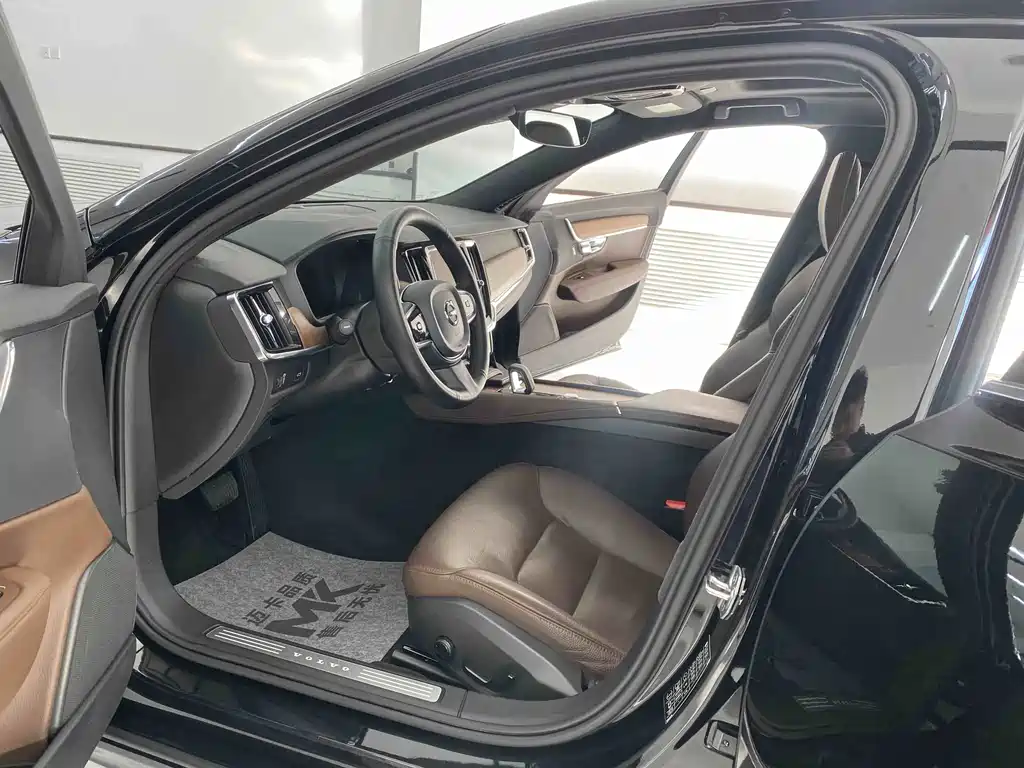 Volvo S90 — миниатюра 4