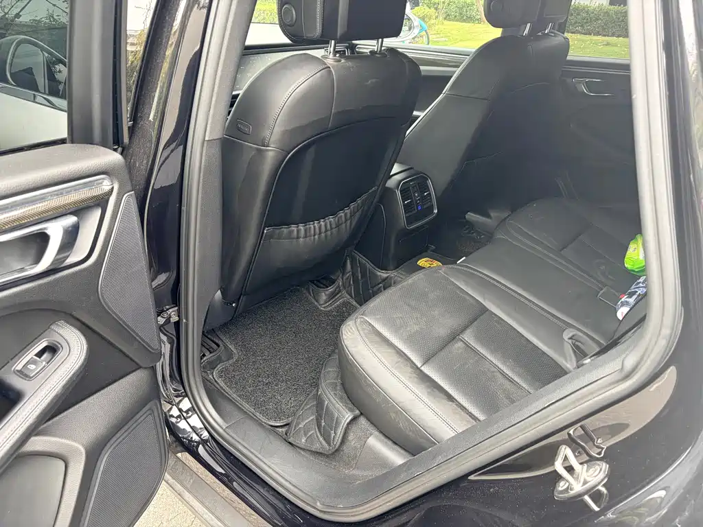 Porsche Macan — миниатюра 8