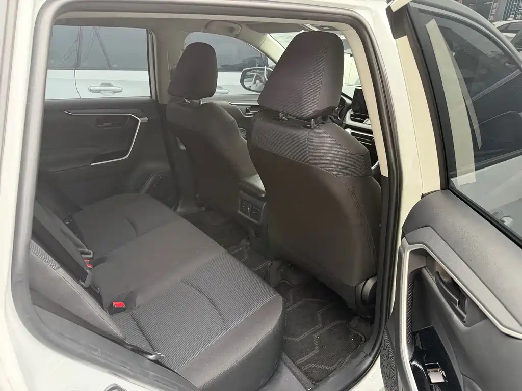 Toyota RAV4 — миниатюра 5