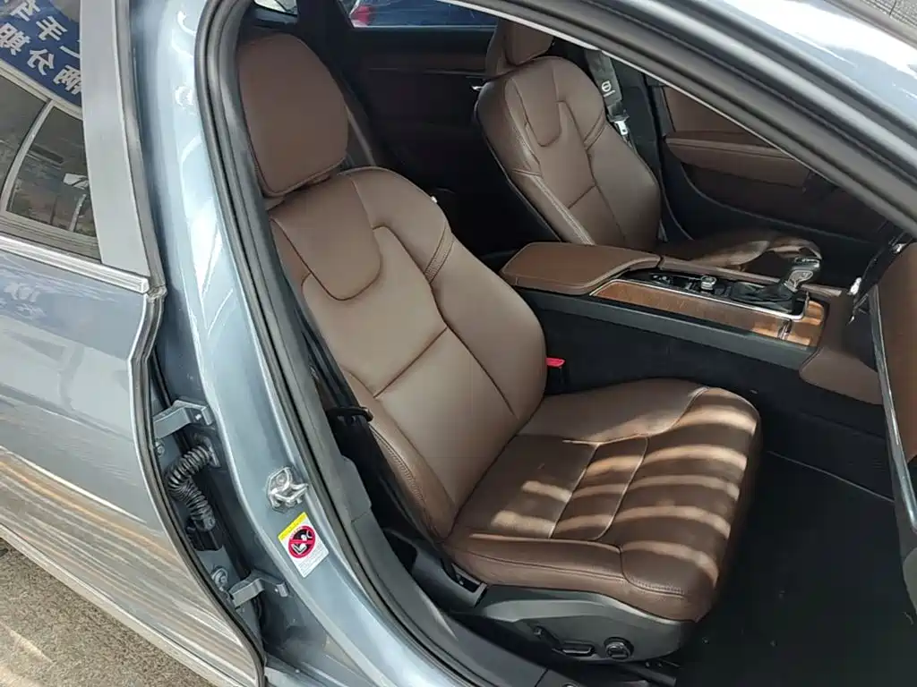 Volvo S90 — миниатюра 25