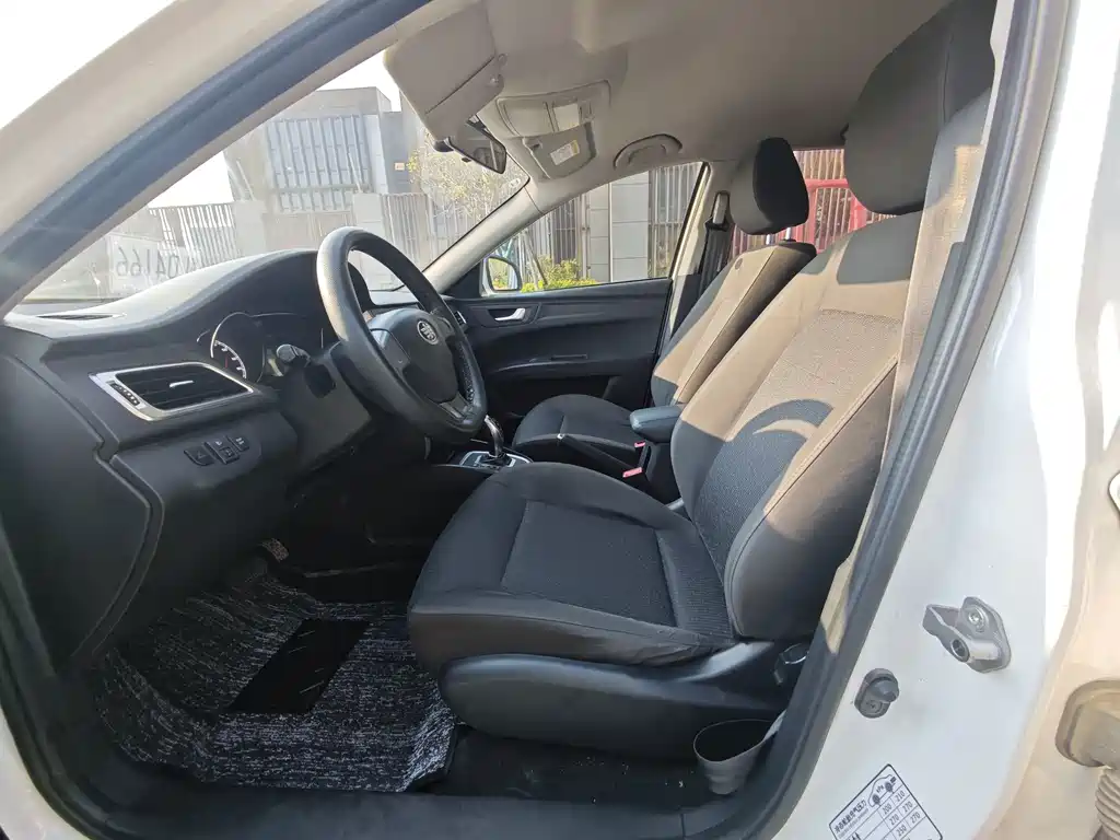 Bestune B30EV — миниатюра 6