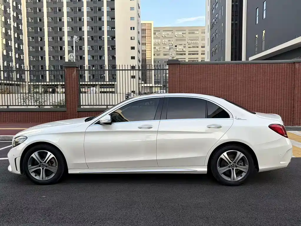 Mercedes-Benz C-Class — миниатюра 12