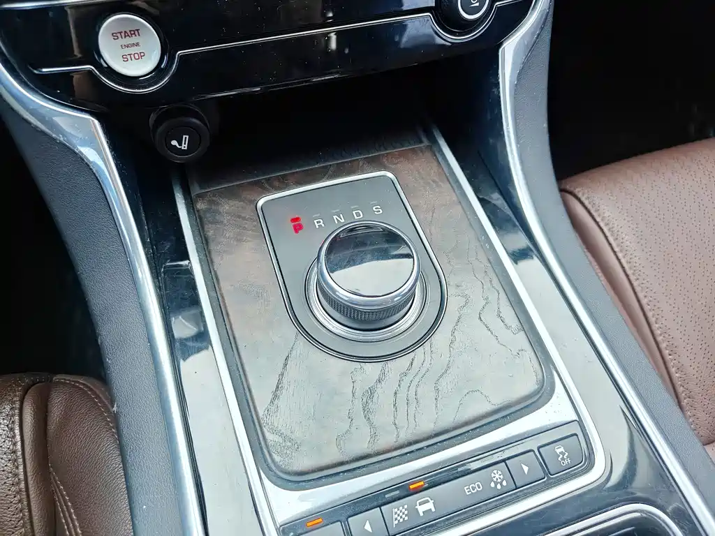 Jaguar XFL — миниатюра 20