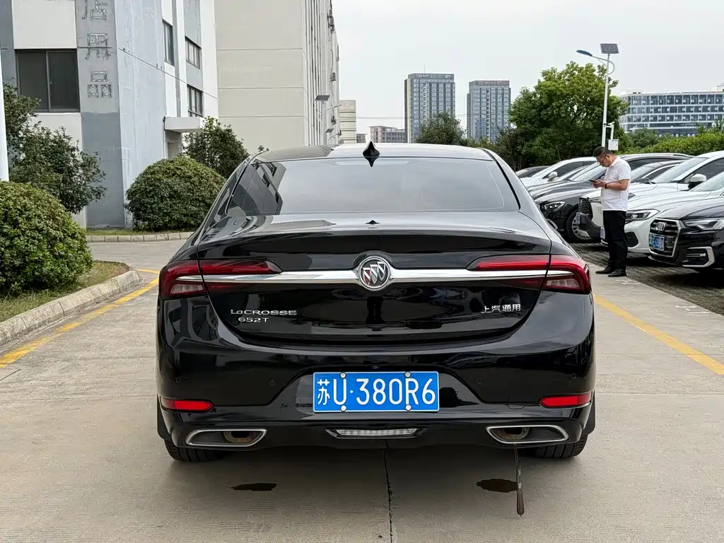 Buick LaCrosse — миниатюра 12