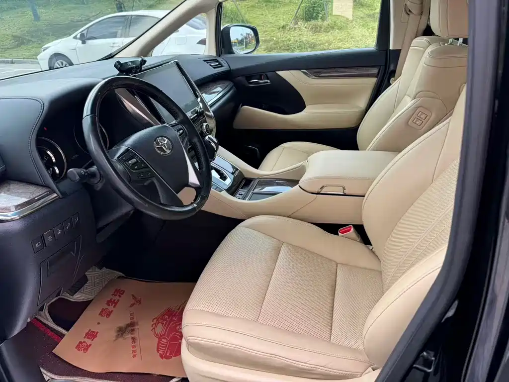 Toyota Vellfire — миниатюра 8