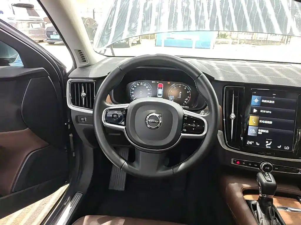 Volvo S90 — миниатюра 11