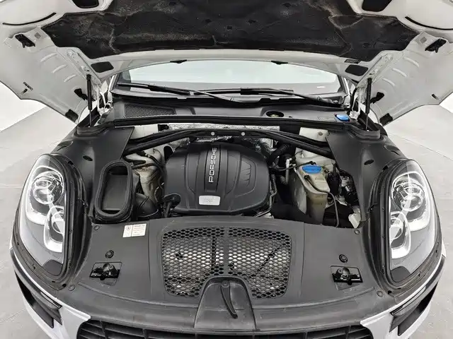 Porsche Macan — миниатюра 11