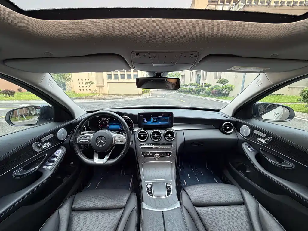 Mercedes-Benz C-Class — миниатюра 7