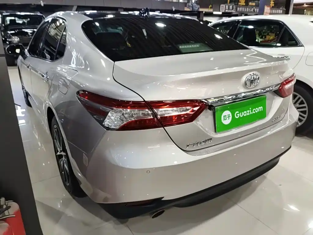 Toyota Camry — миниатюра 5