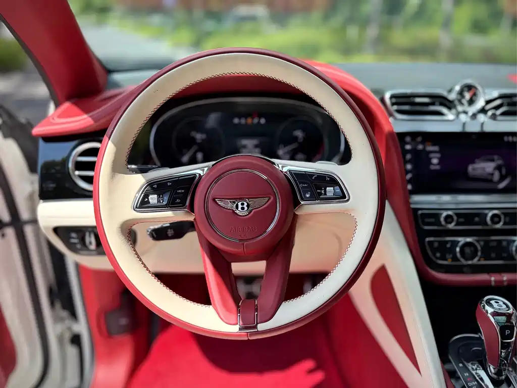 Bentley Bentayga — миниатюра 11