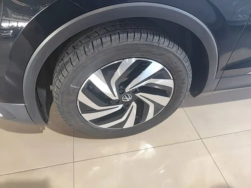 Volkswagen Tiguan L — миниатюра 23