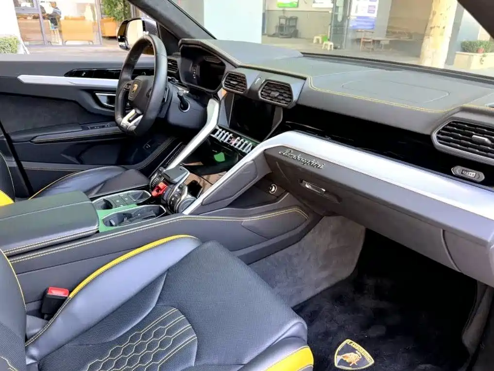 Lamborghini Urus — миниатюра 8