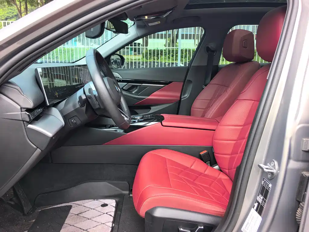 BMW 5 Series — миниатюра 9