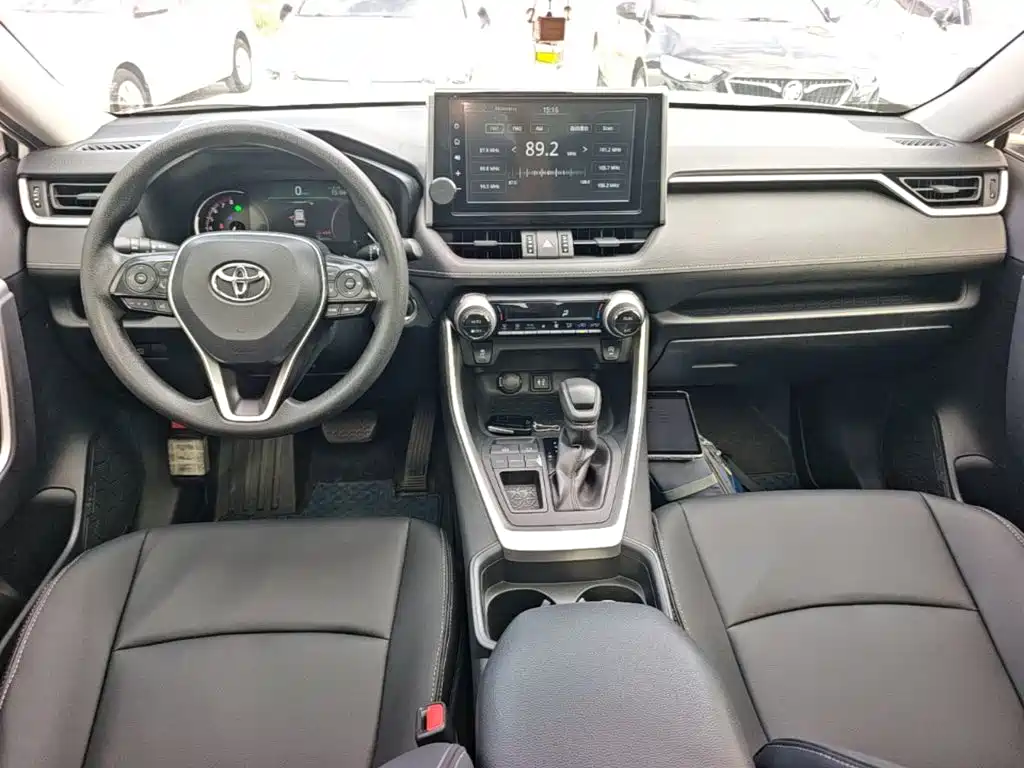 Toyota RAV4 — миниатюра 10