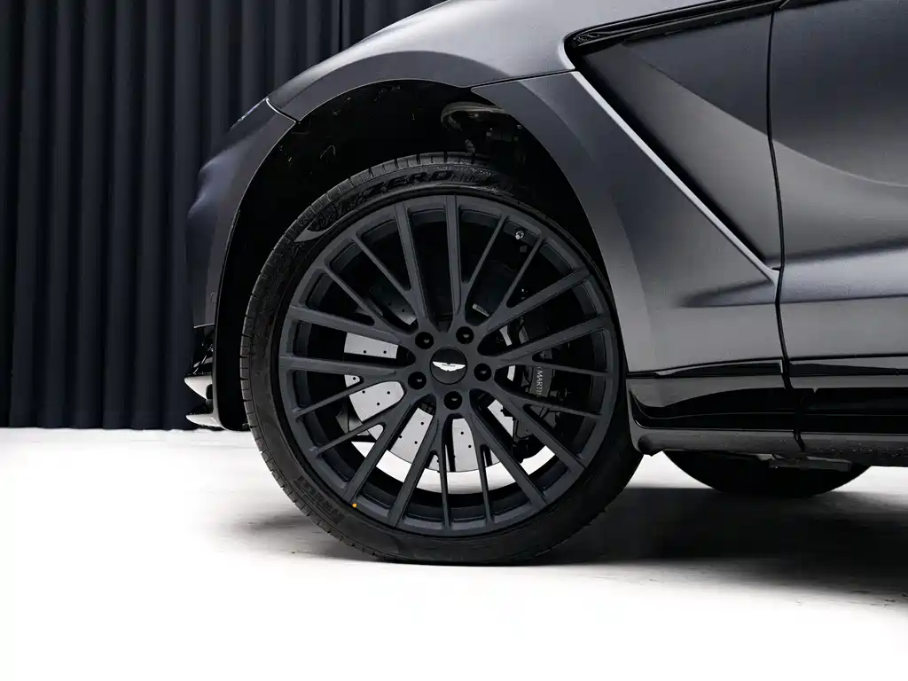 Aston Martin DBX 2024 4.0T V8 707