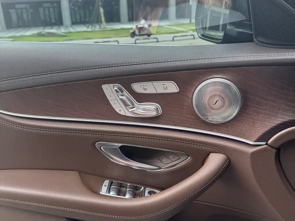 Mercedes-Benz E-Class — миниатюра 10
