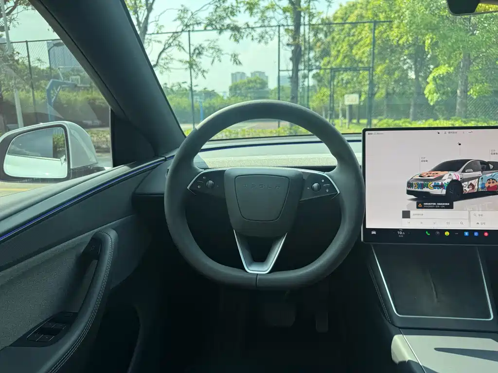 Tesla Model Y — миниатюра 5