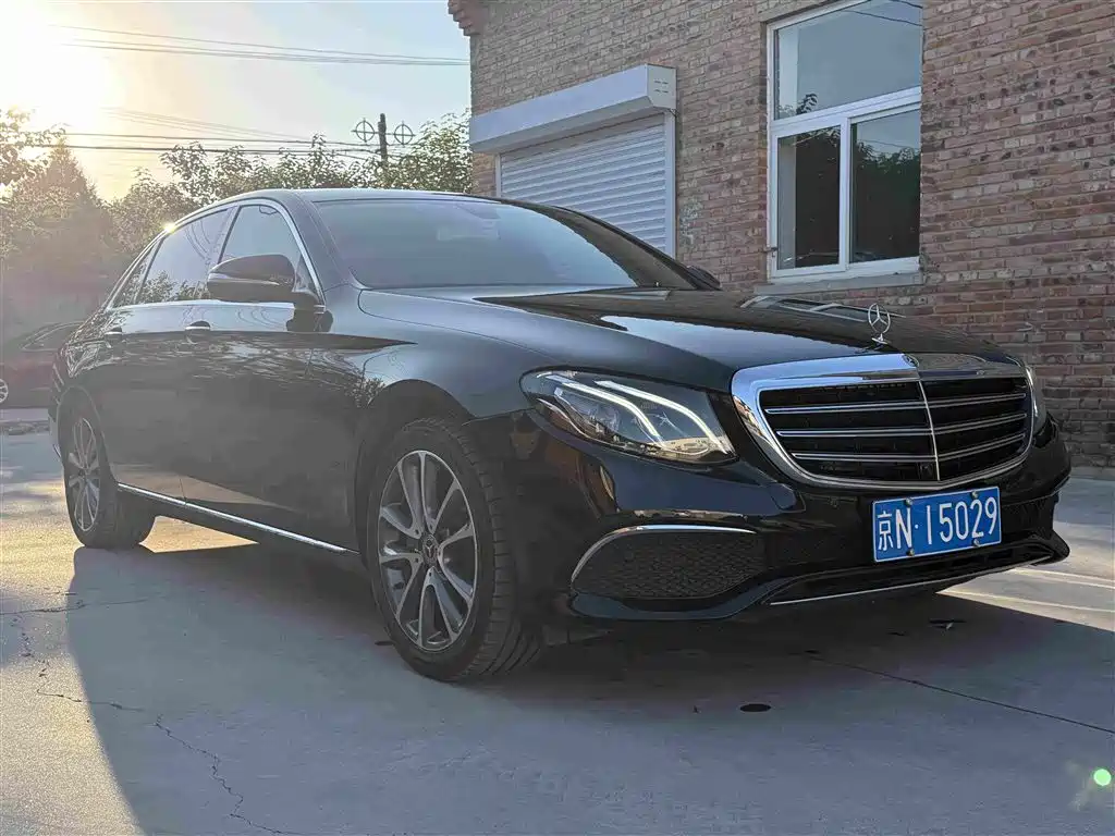 Mercedes-Benz E-Class — миниатюра 2
