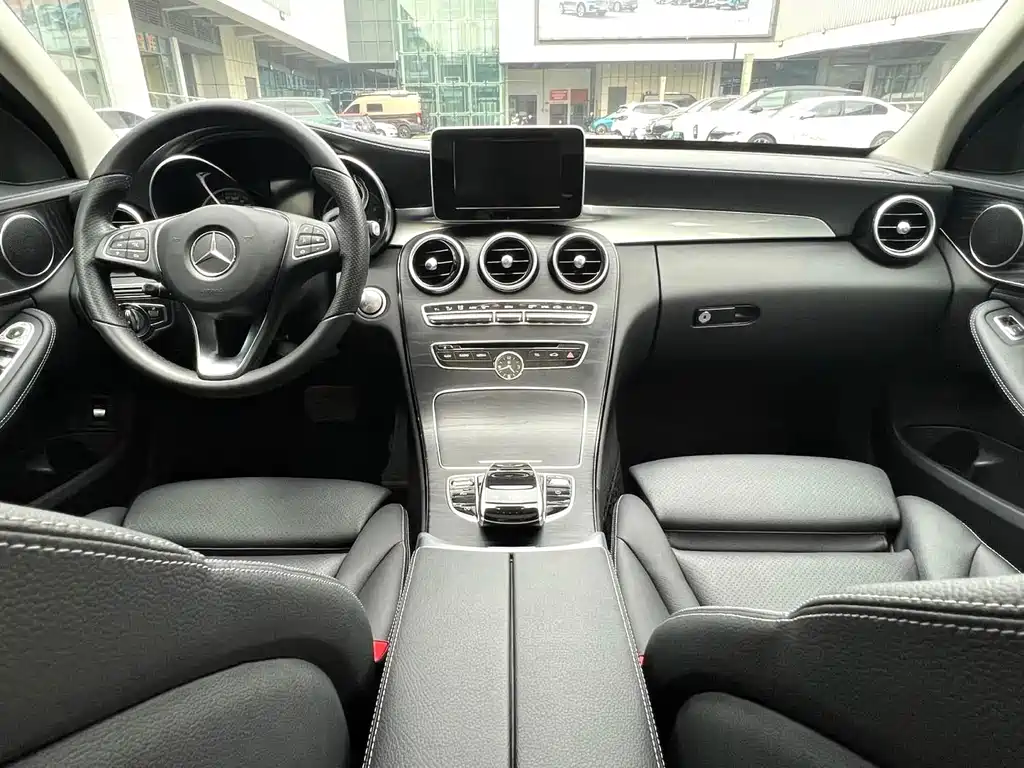 Mercedes-Benz C-Class — миниатюра 6
