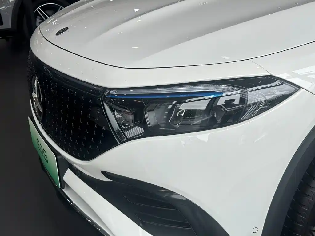 Mercedes-Benz EQB — миниатюра 16