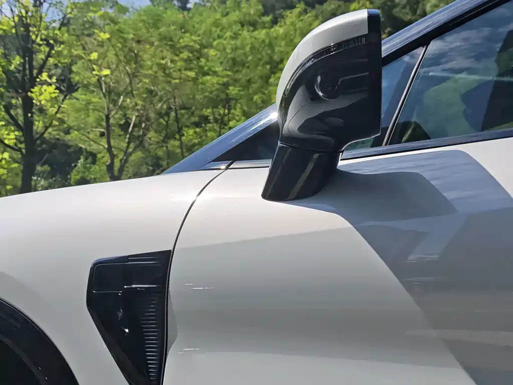 BYD L EV — миниатюра 6