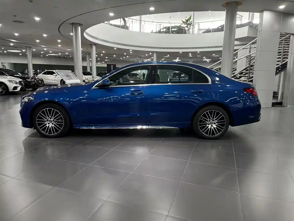 Mercedes-Benz C-Class — миниатюра 2