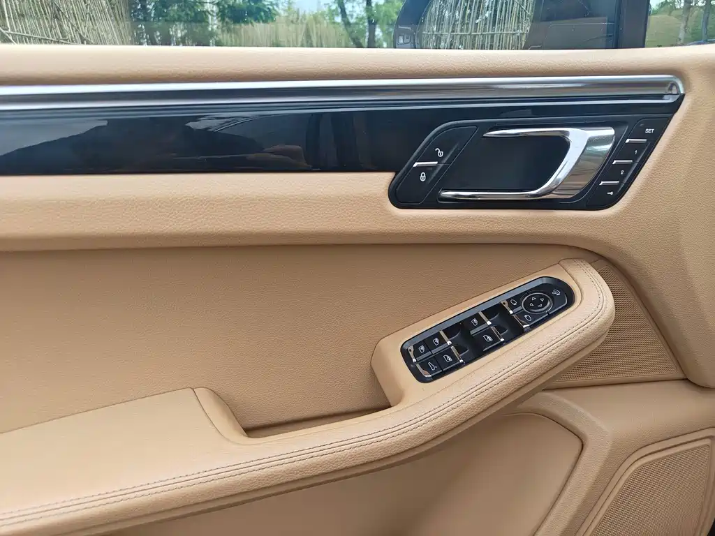 Porsche Macan — миниатюра 12