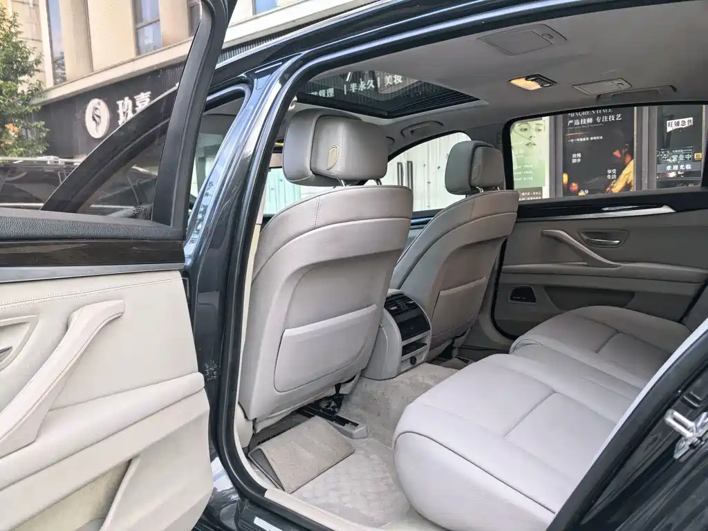BMW 5 Series — миниатюра 6