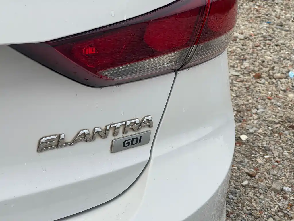 Hyundai Elantra — миниатюра 7