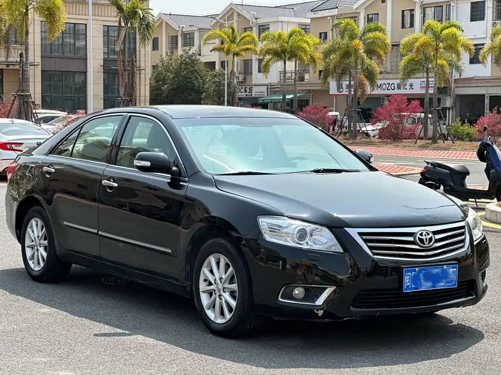 Toyota Camry — миниатюра 2