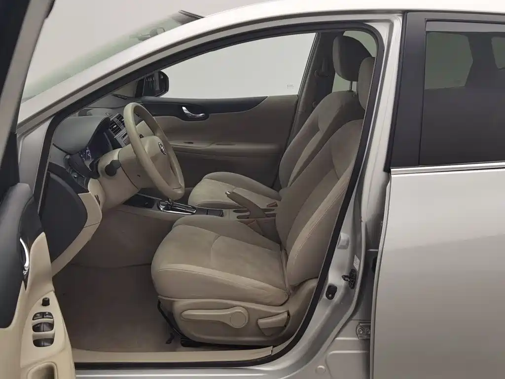 Nissan Tiida — миниатюра 10