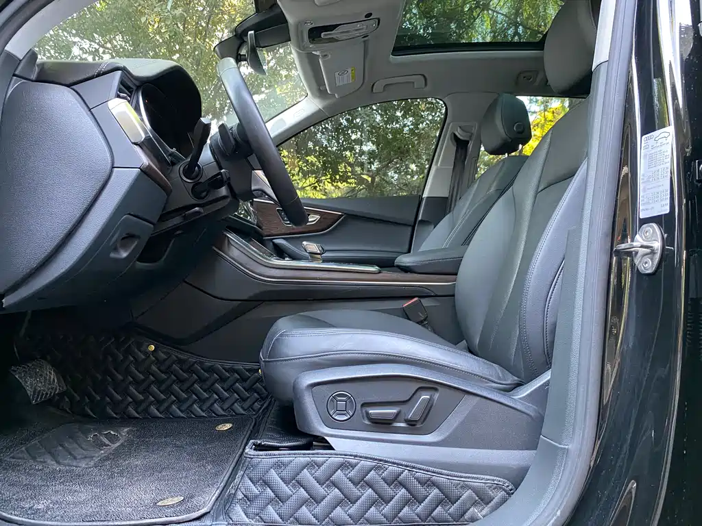 Audi Q7 2023 55 TFSI quattro S line Sport