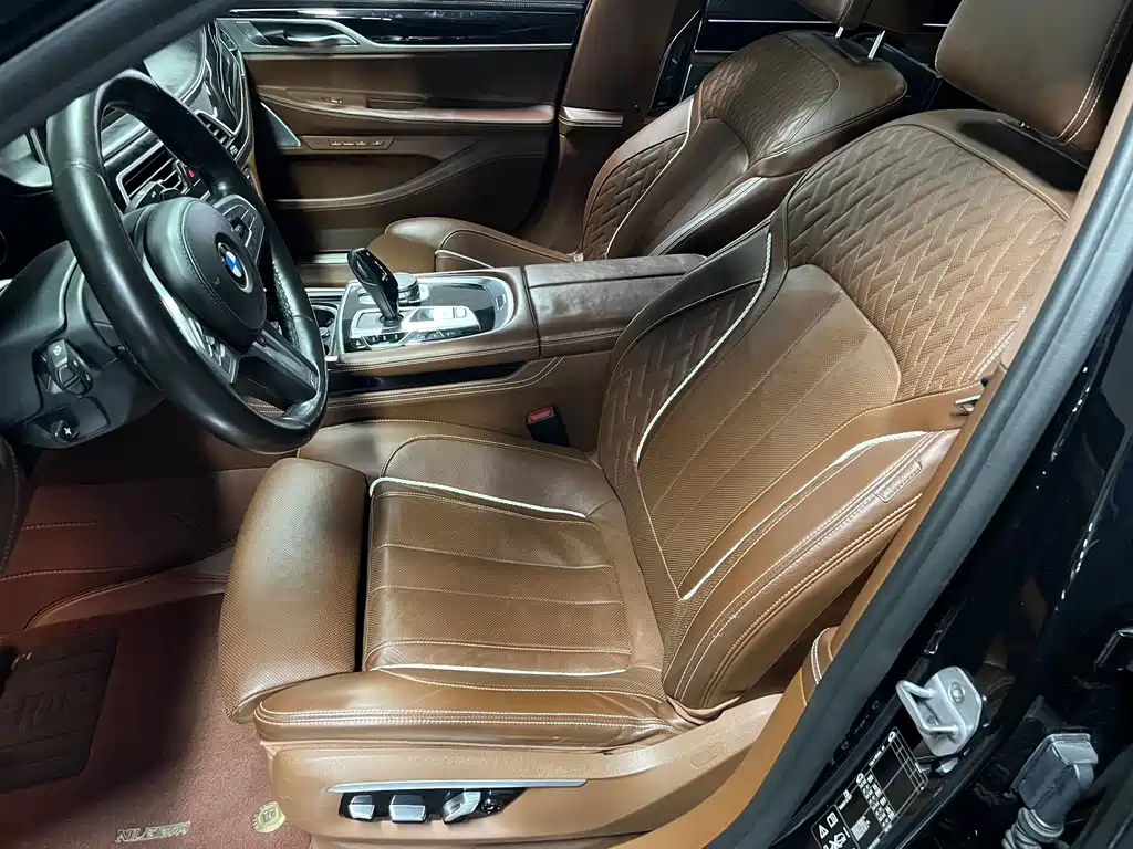 BMW 7 Series — миниатюра 12