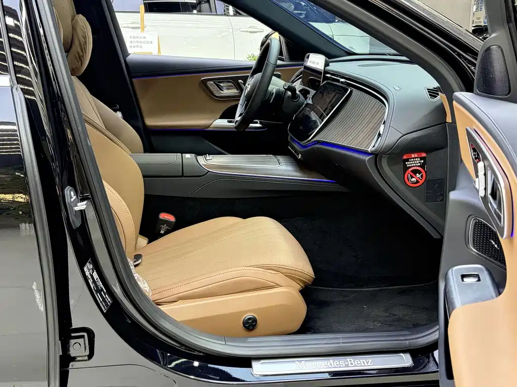 Mercedes-Benz E-Class — миниатюра 12