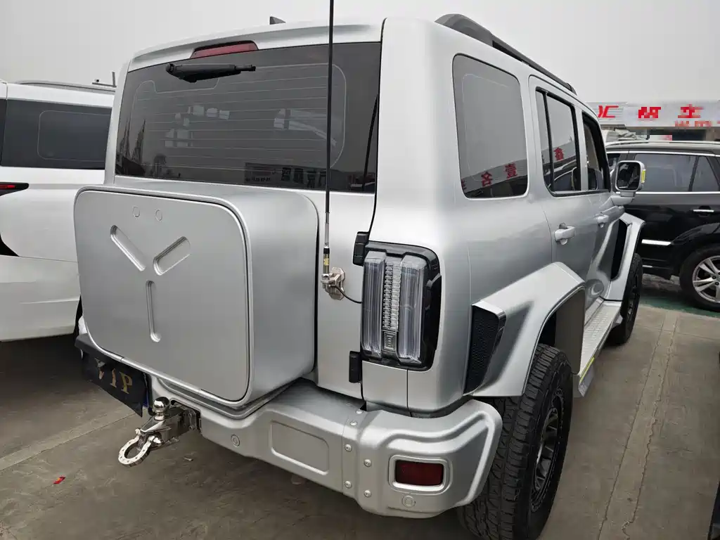 TANK CO CREATION TANK 300