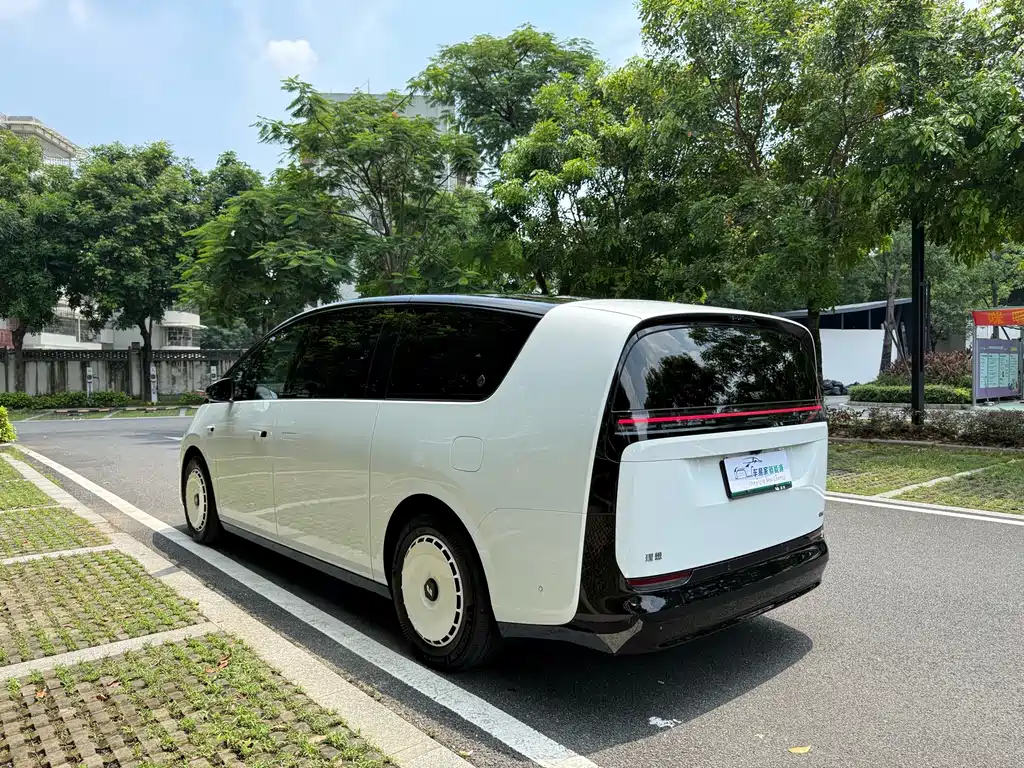Li Auto Li MEGA — миниатюра 8